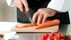 Comment couper les carottes Vichy